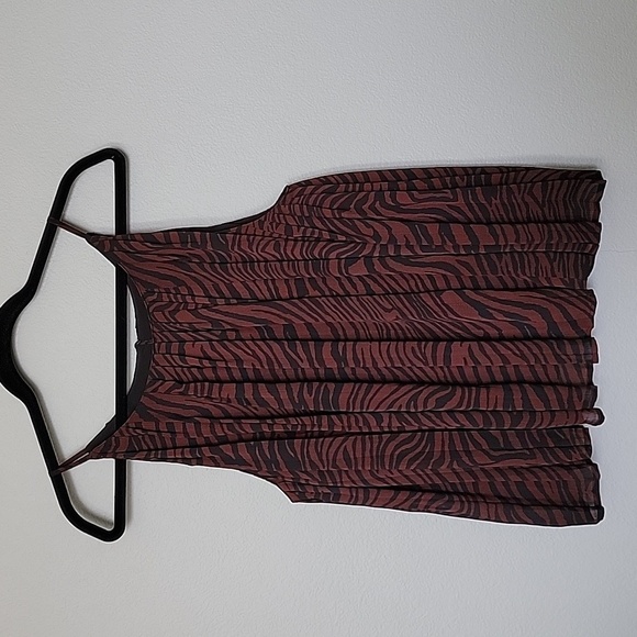 Express NWT Mobwife Going Out large pleated lined sleeveless top - Picture 1 of 7